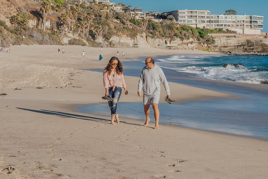 langzeiturlaub-fuer-rentner-marysol-costa-blanca-spazieren-am-strand